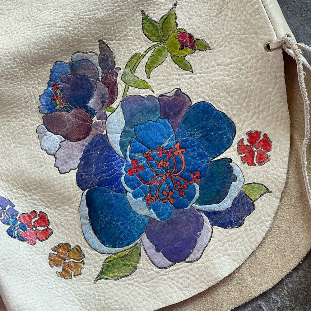 ONE OF A KIND!!! Vintage white leather hand painted shorts - Picture 3 of 9